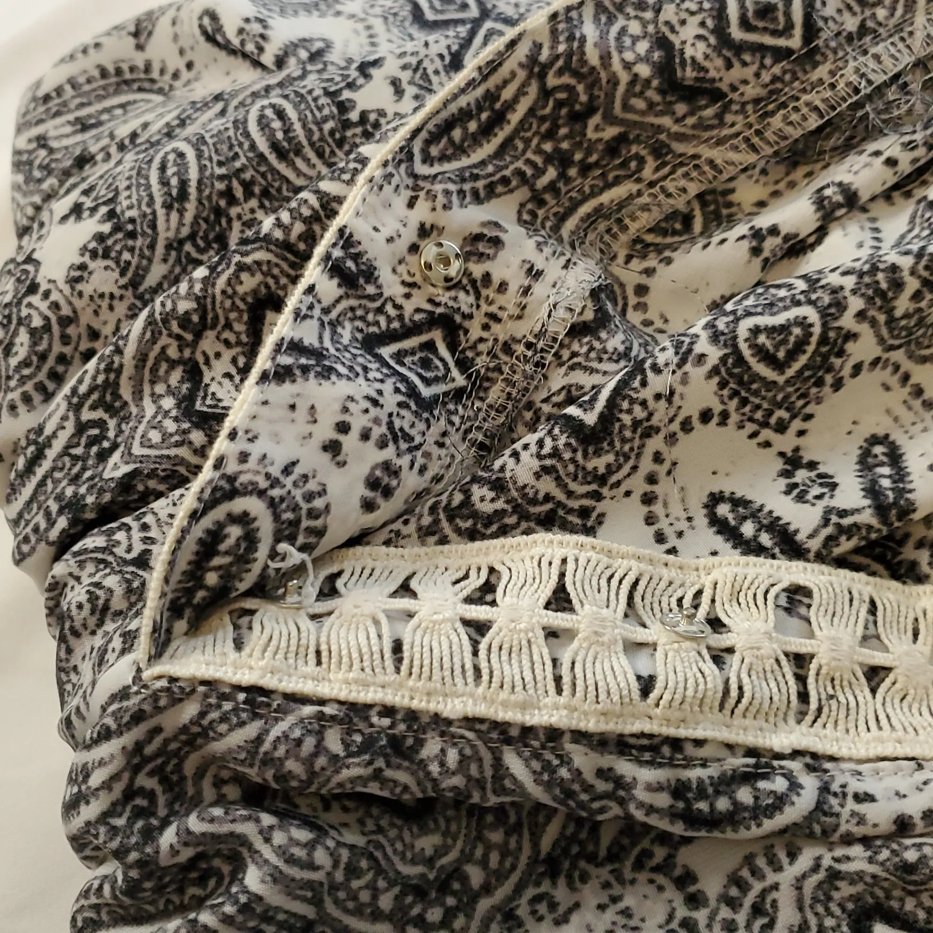 Romeo & Juliet Couture♡ Black and White Patterned Romper - Image 9