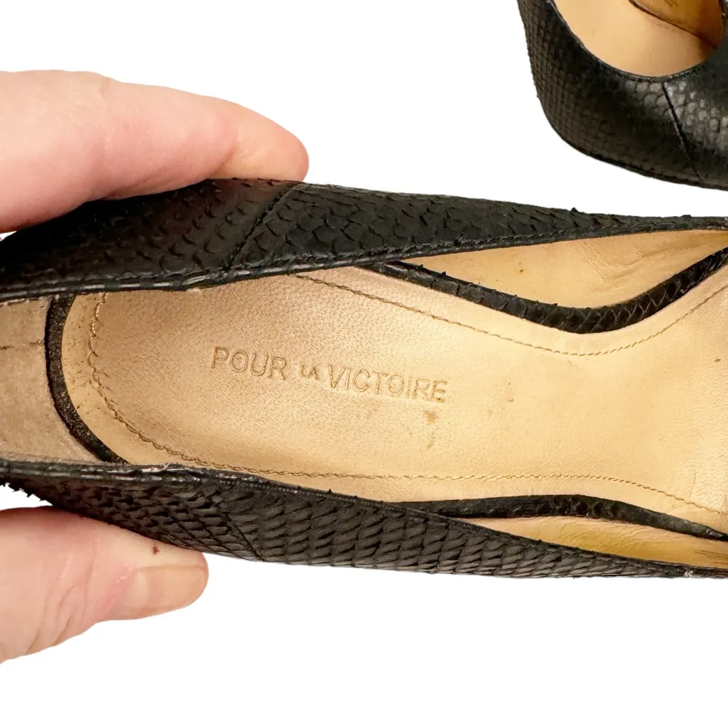 POUR LA VICTOIRE SNAKESKIN BLACK POINTY TOE HEELS SZ 7 - Image 6