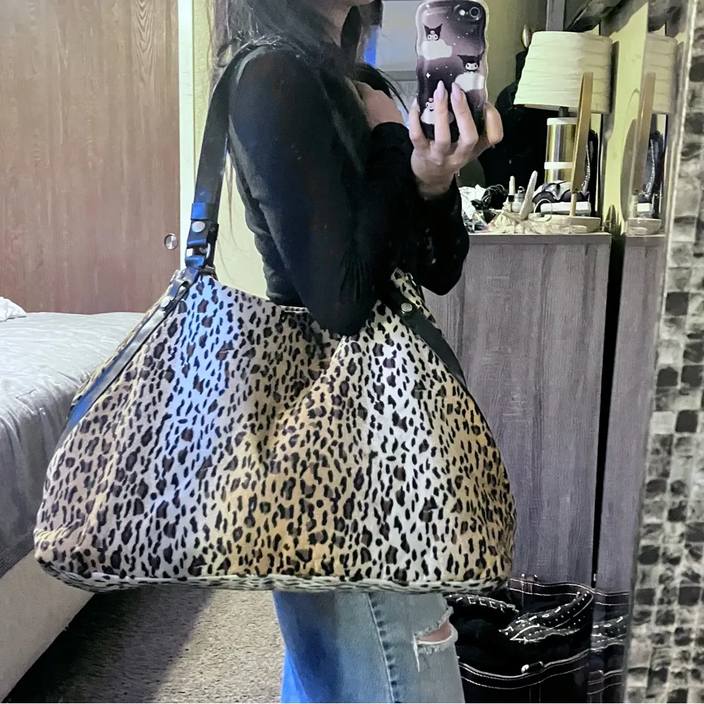 Animal print weekender bag - Image 4