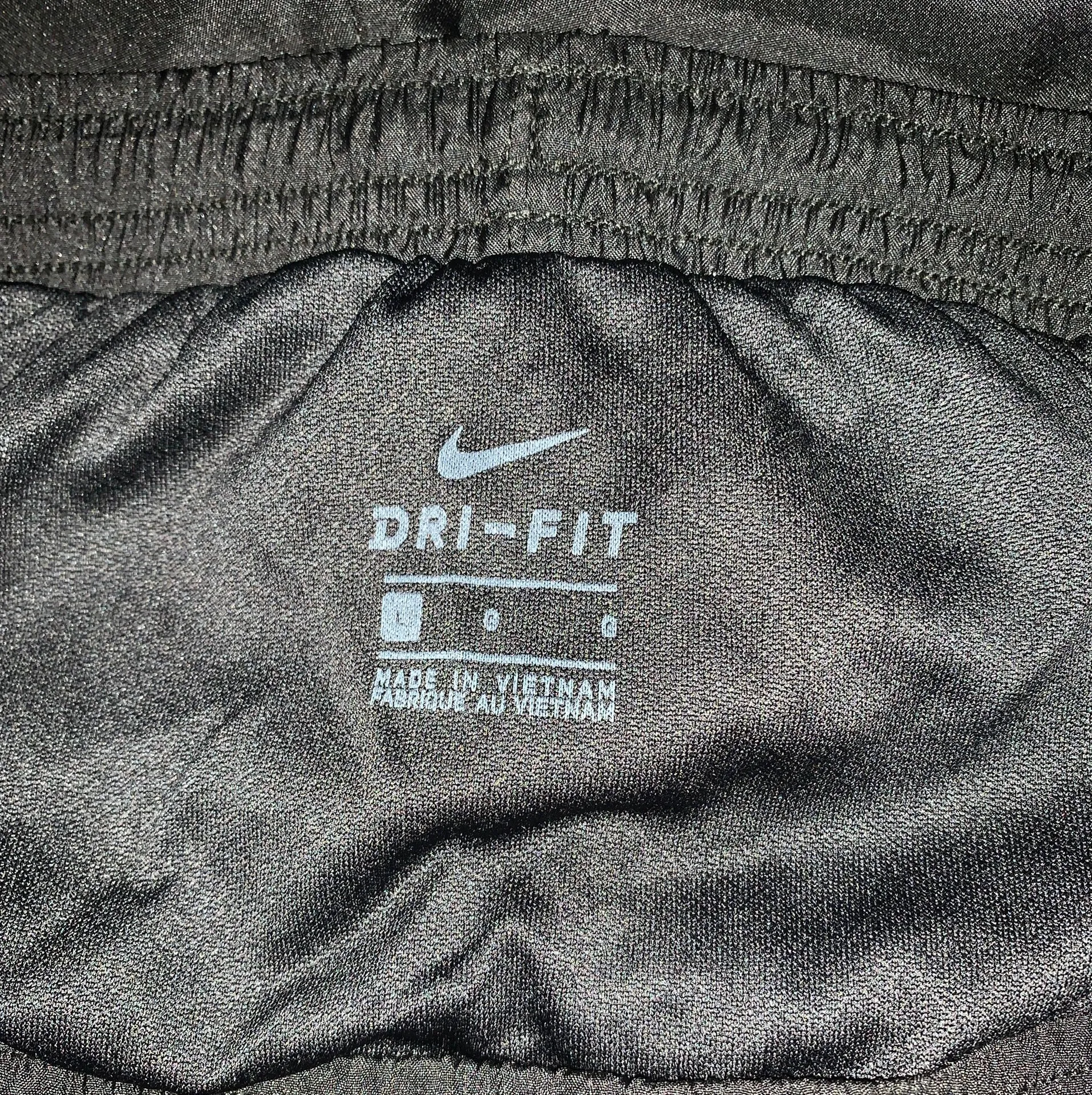 Nike shorts-size large - Image 3