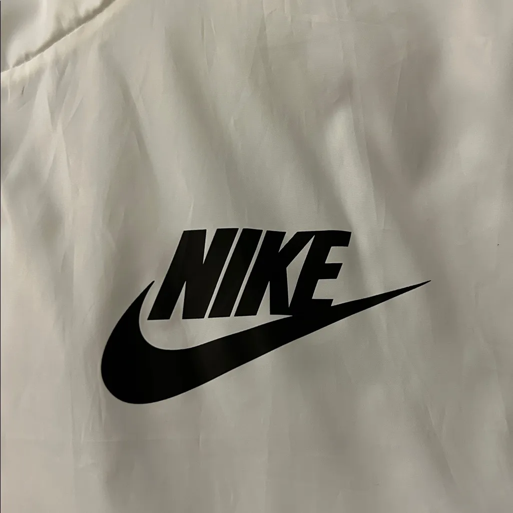 Nike Women's Hooded White Puffer Jacket Reversible Estimated Medium - Image 3