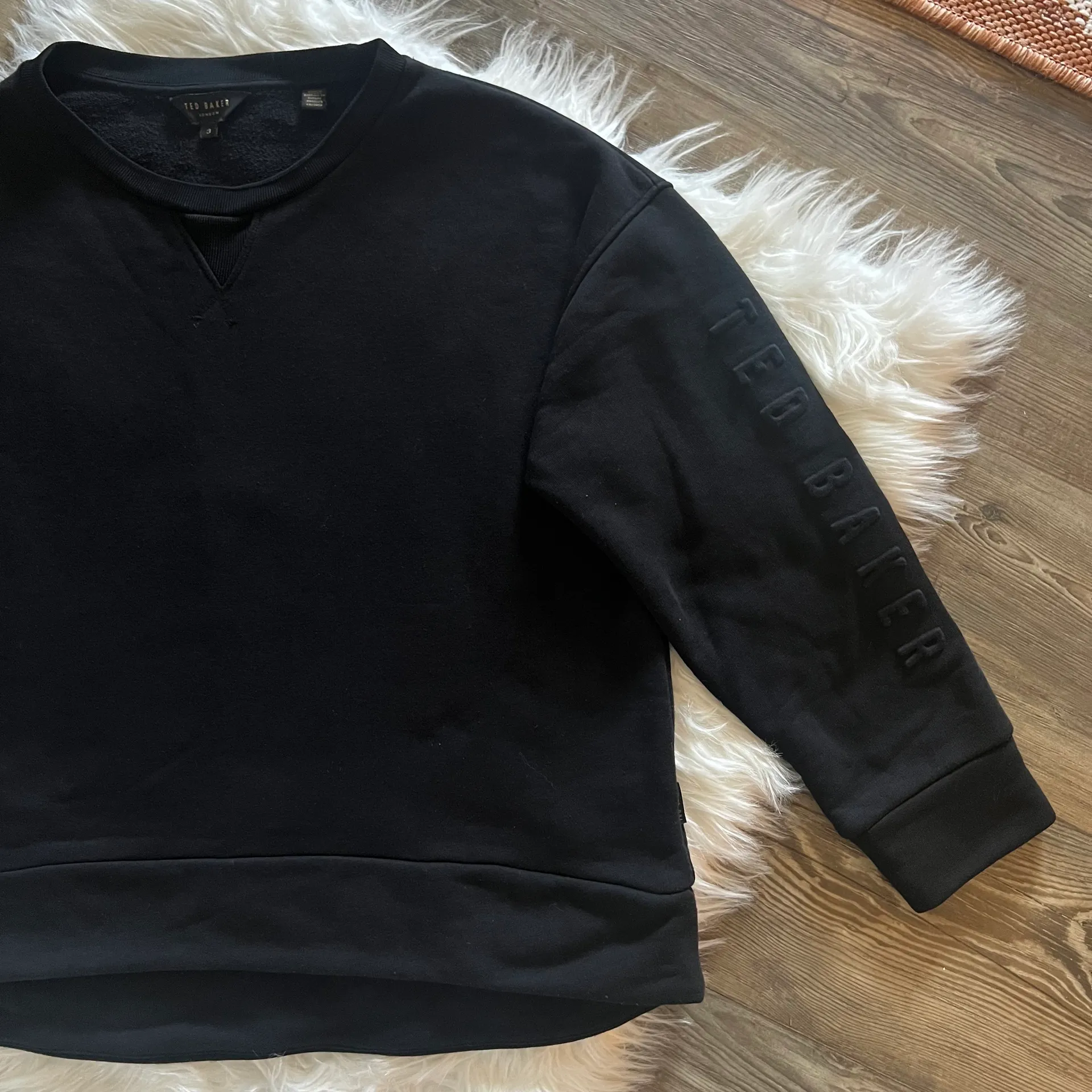 London Lolii Black Logo Sweatshirt - Image 5