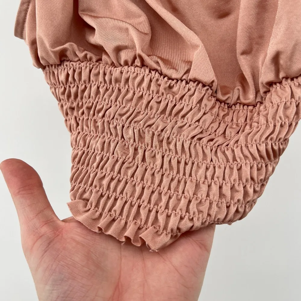 Urban Outfitters Women S Scoop Neck Cropped Tank Top Blush Pink Adjustable Strap - Image 3