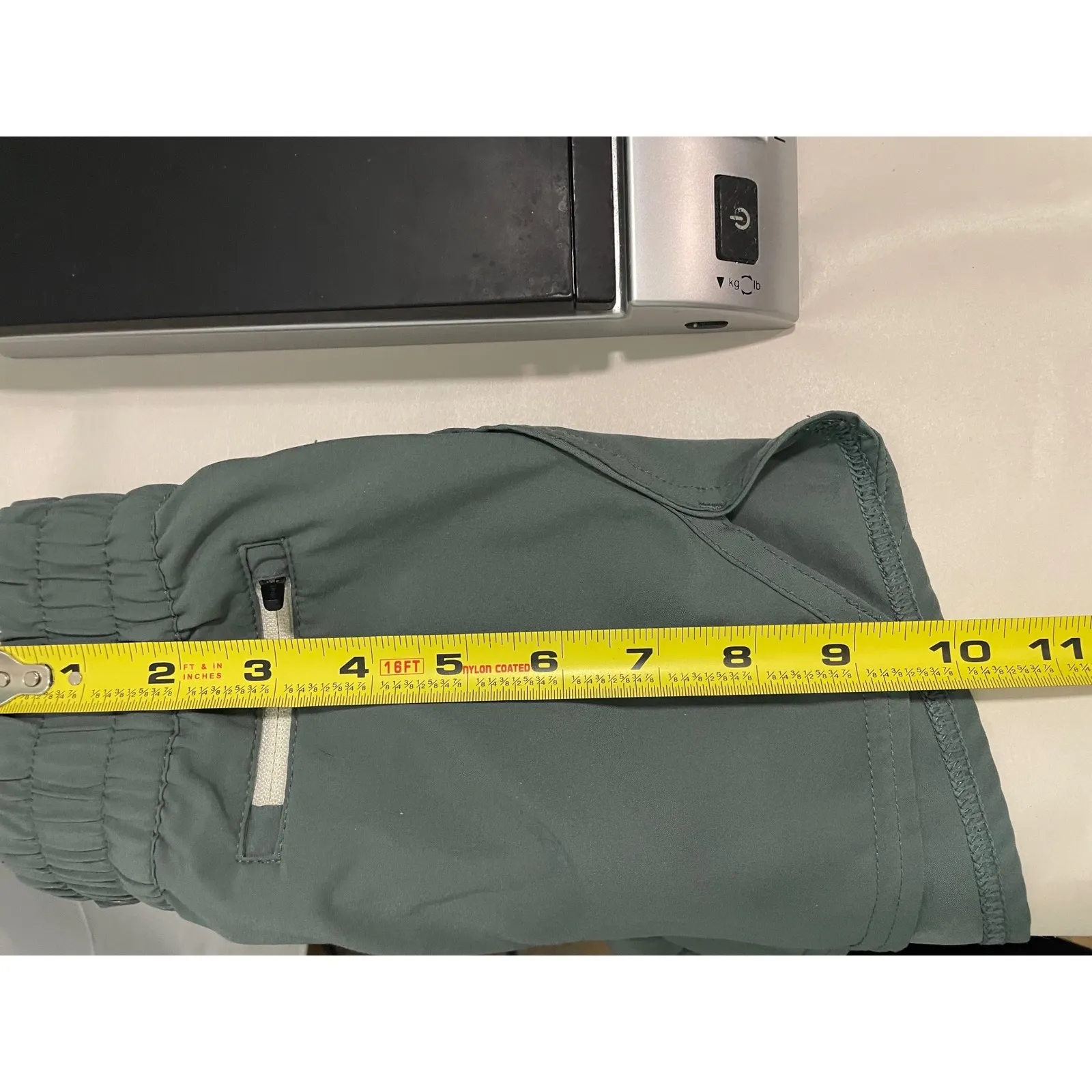 Vuori Women's Aim High Shorts Sage Green Elastic Waist Zip Pocket Athletic - Image 8