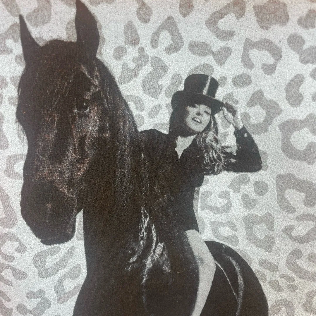 Shania Twain Queen Of Me Tour Hoodie Sweatshirt size L Orange Horse Country Size L - Image 7