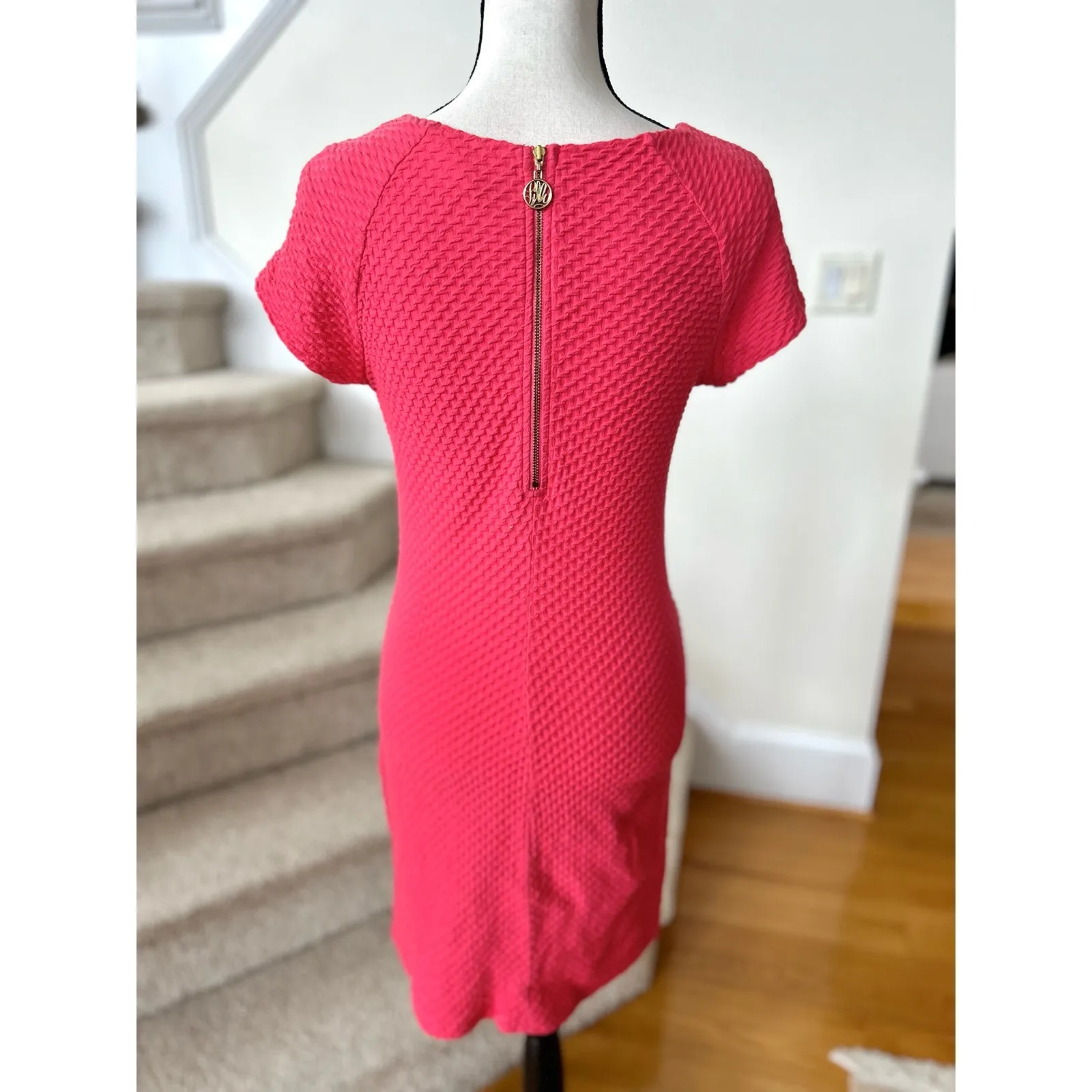 Lilly Pulitzer Coco Textured Coral Pink 60s Short Sleeve Sheath Dress - Image 4
