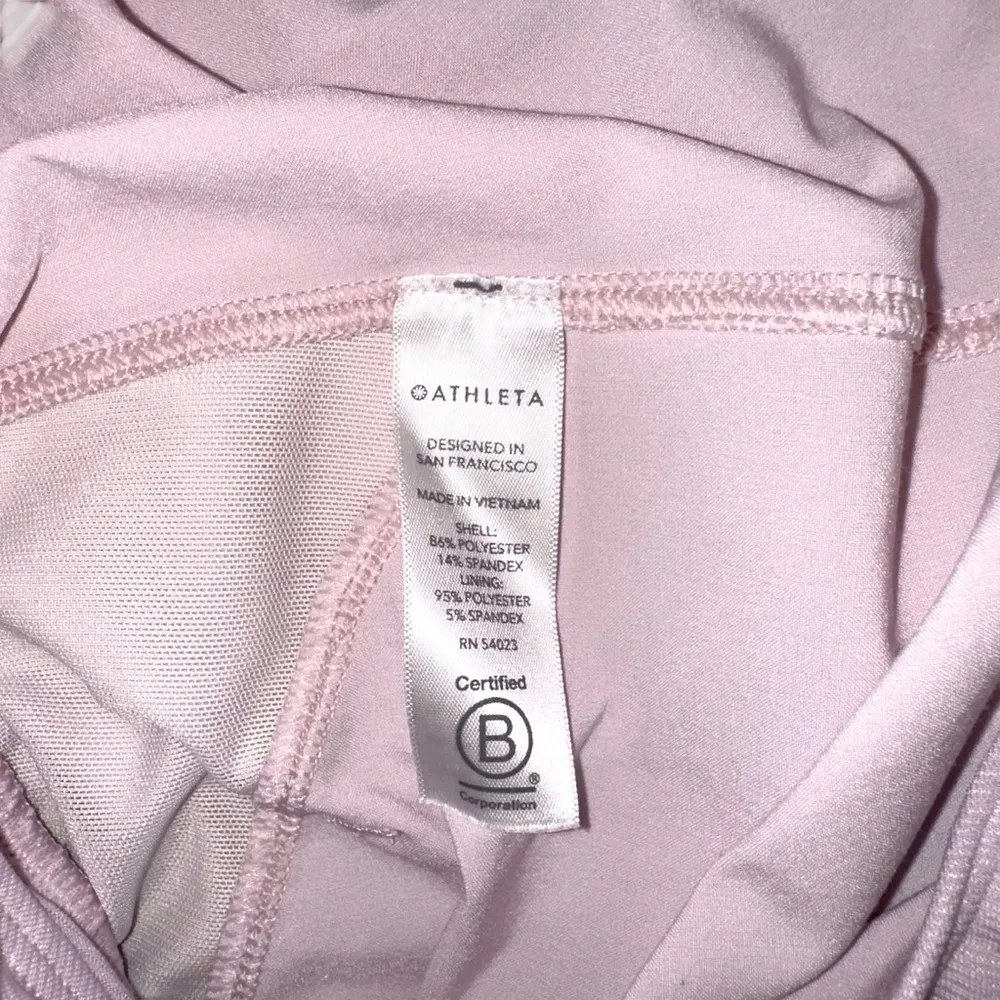 Athleta Hustle 3” Pink Athletic Perforated Shorts LARGE - Image 4