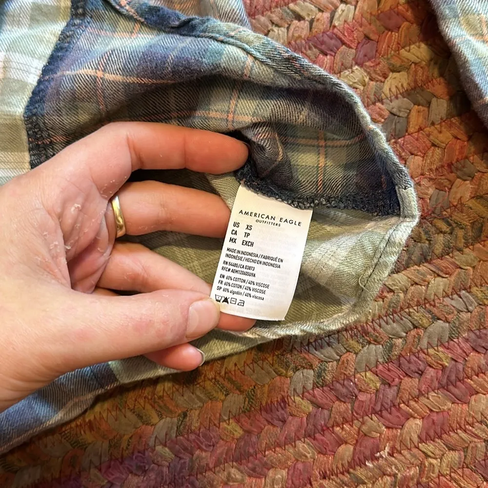 AMERICAN EAGLE PATCHWORK PLAID FLANNEL CROP TOP LONG SLEEVE COUNTRY FARM - Image 4