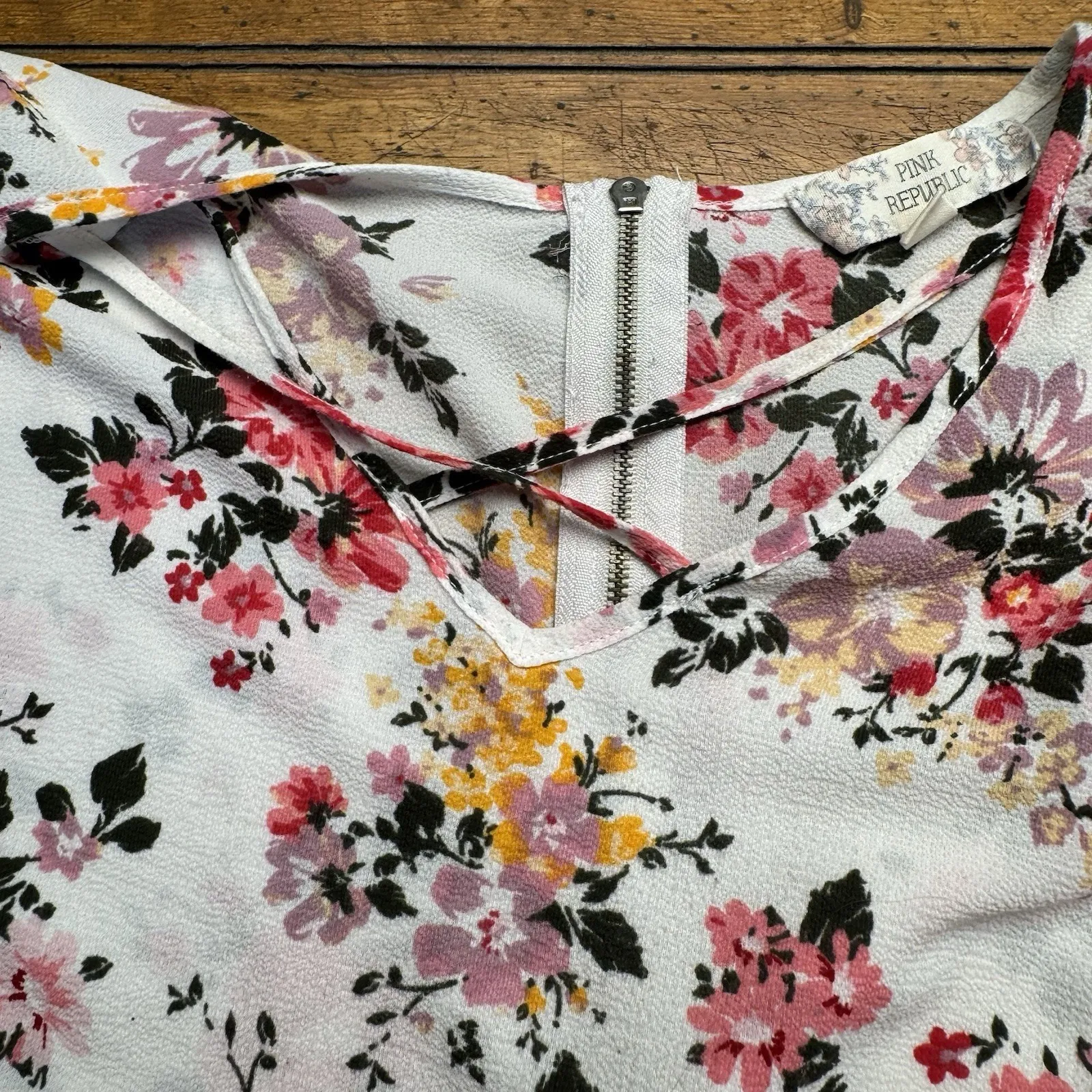 Pink Republic Lightweight Long Sleeve Blouse‎ Neck Floral Scroll Print Small - Image 4