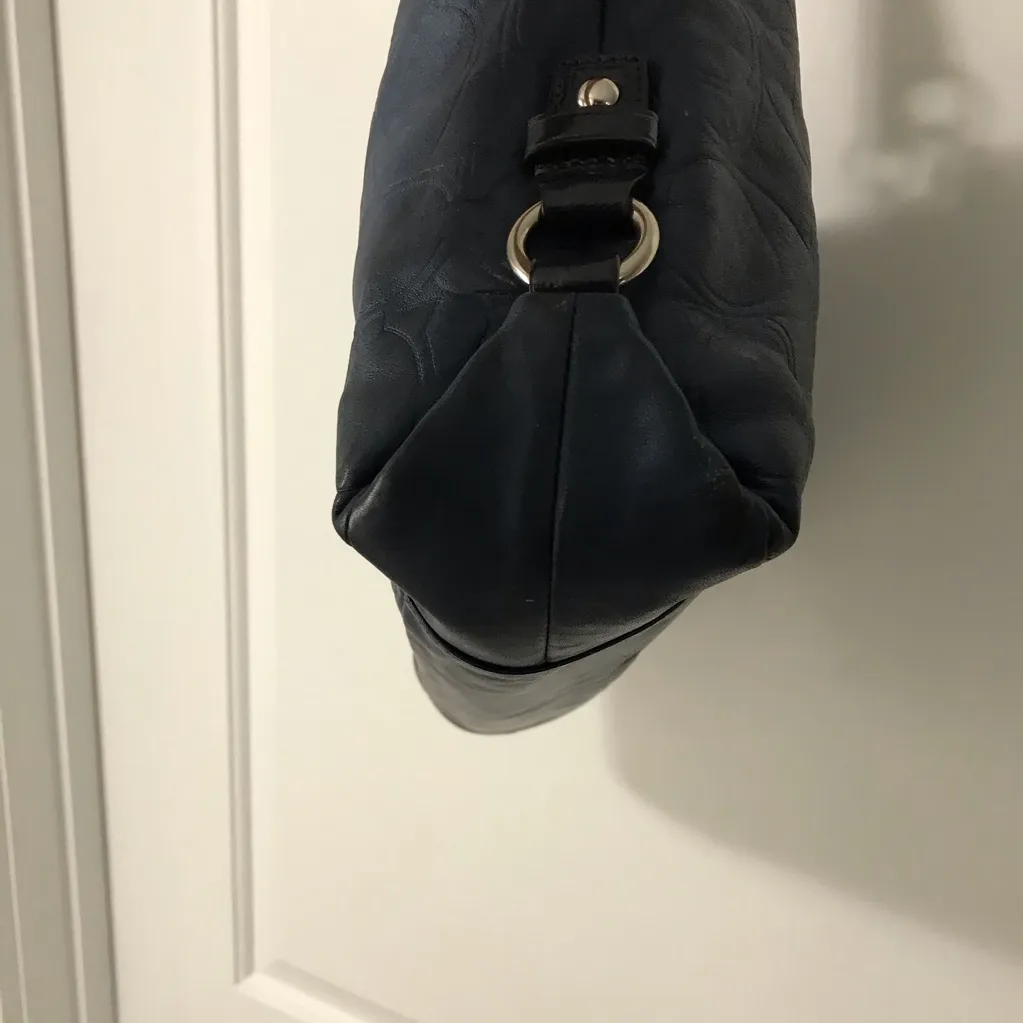 Coach Ashley Dark Blue Embossed Leather Carry All Shoulder Bag EUC - Image 4