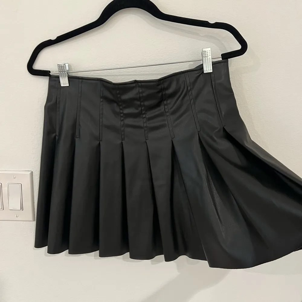 ZARA Leather Skirt with Zipper - Image 3