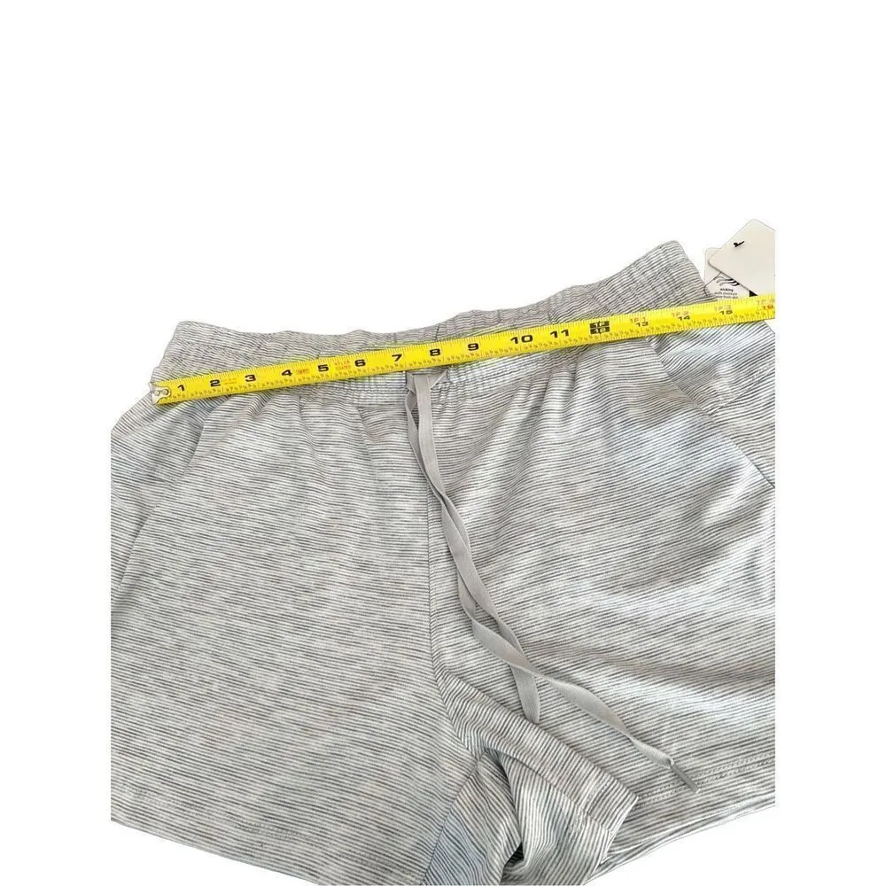 Reebok On The Fly Short Size Medium - Image 9
