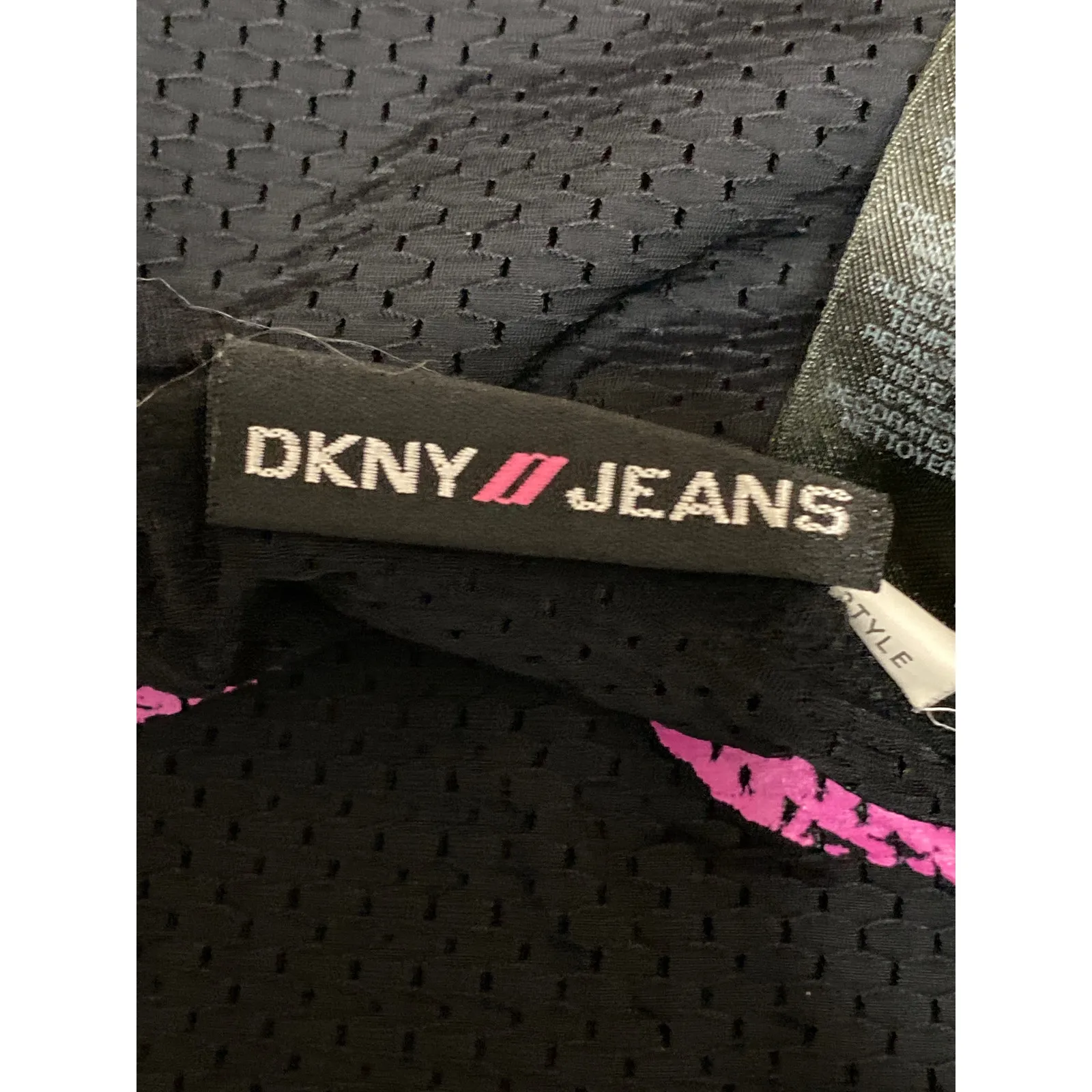 DKNY Black Pink Mesh Graphic Crew Neck Short Sleeve Crop Jersey T - Image 4