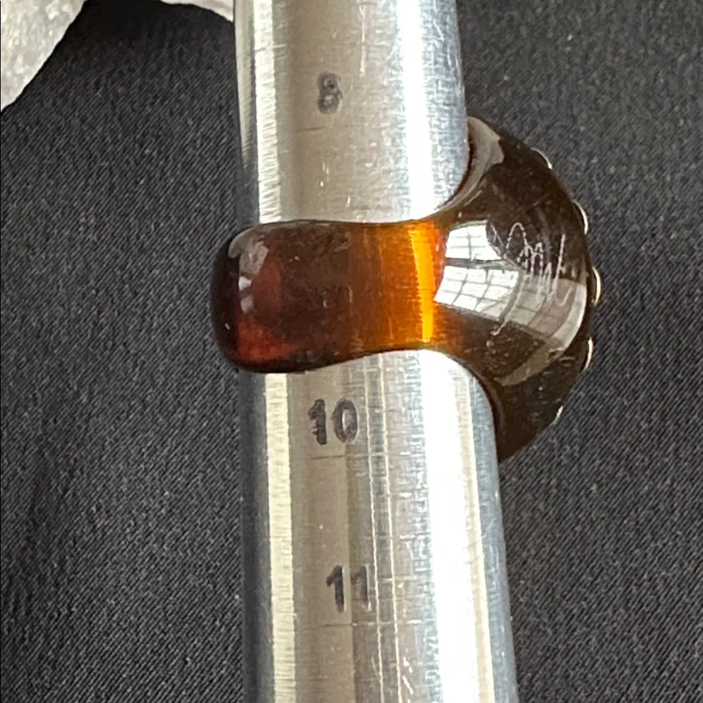 Unique resin & goldtone filigree EUC ring. Imitation pink cat’s eye center stone - Image 6