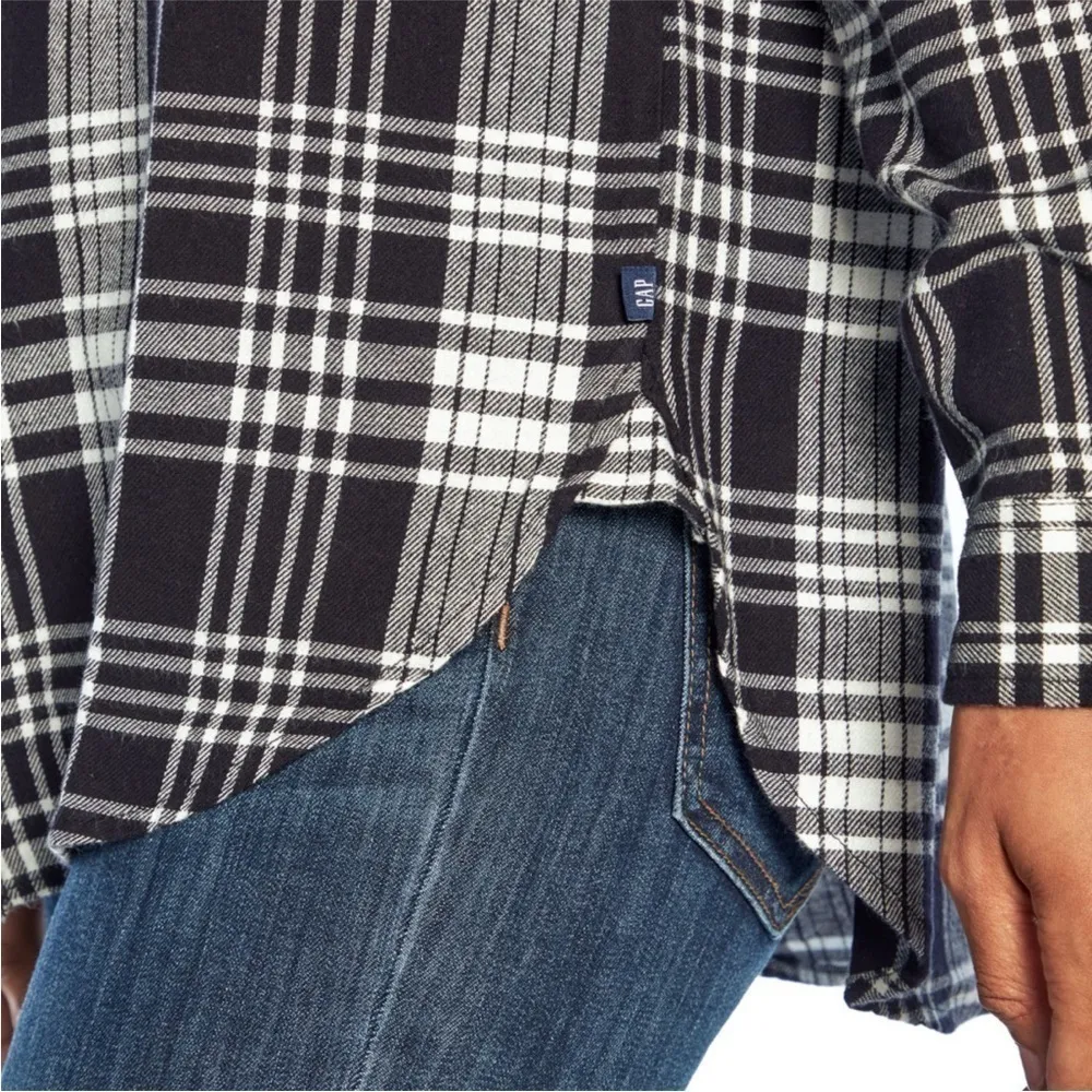 GAP Boyfriend Black Plaid Relaxed Fit Flannel Shirt ladies small - Image 5