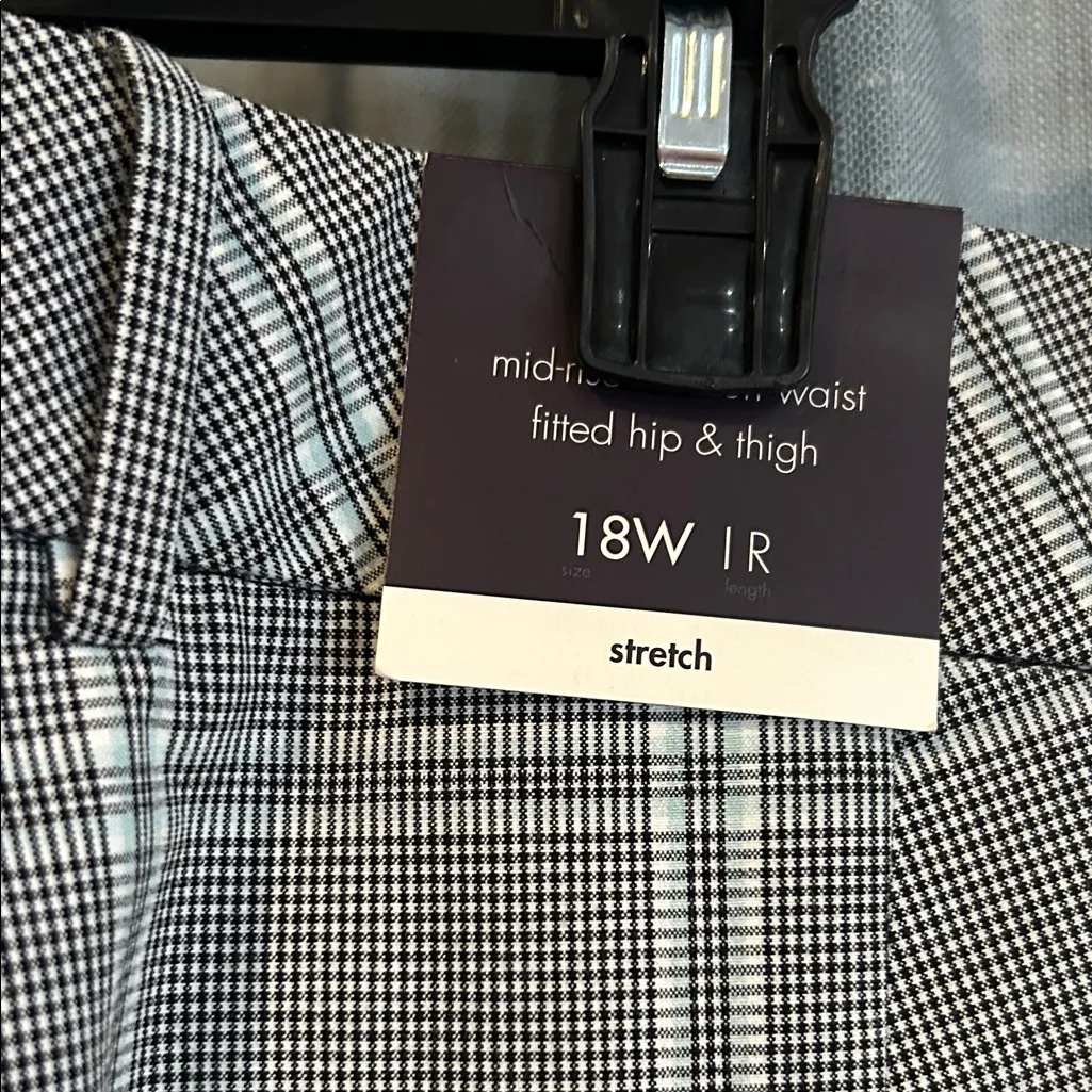 Ava & Viv Women's Gray Plaid Cropped Pants NWT - Image 10