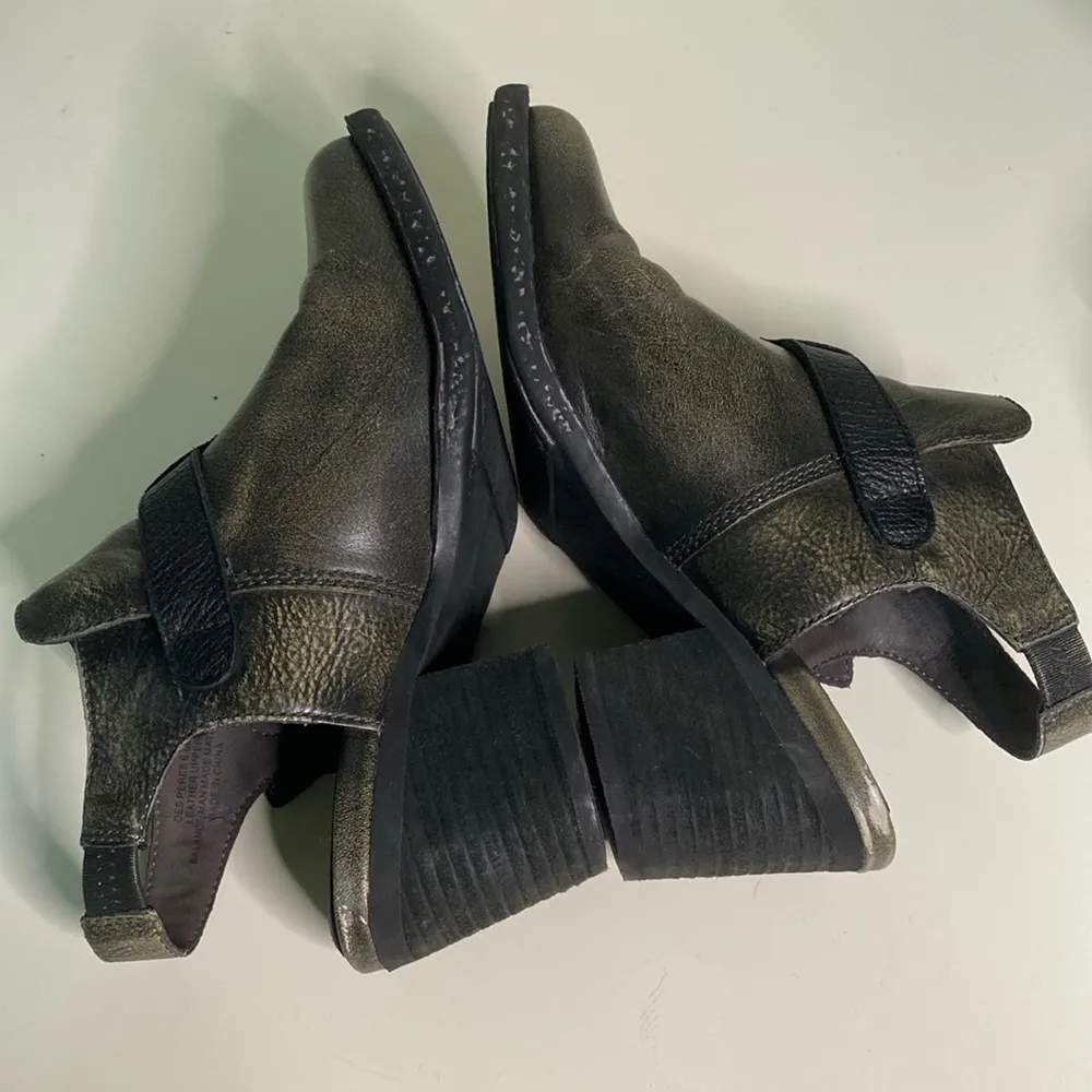 OTBT  Leather Sling Back Moto distressed ankle boot size 6.5 - Image 4