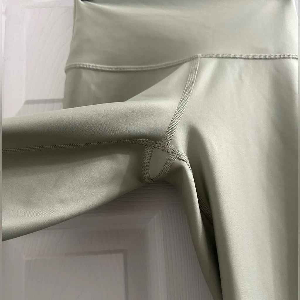 ALO 7/8 High-Waist Airlift Legging size xs - Image 2