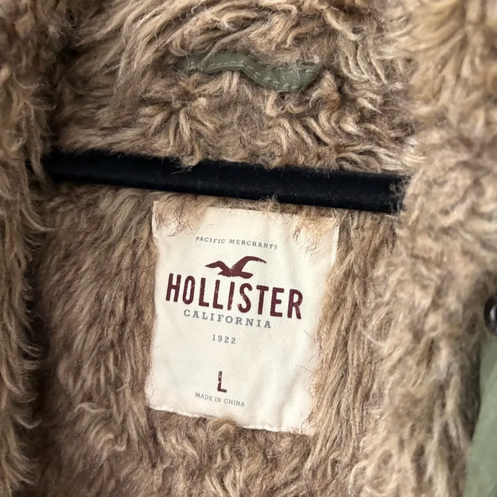 Hollister Green Utility Jacket with Faux Fur Hood - Image 5