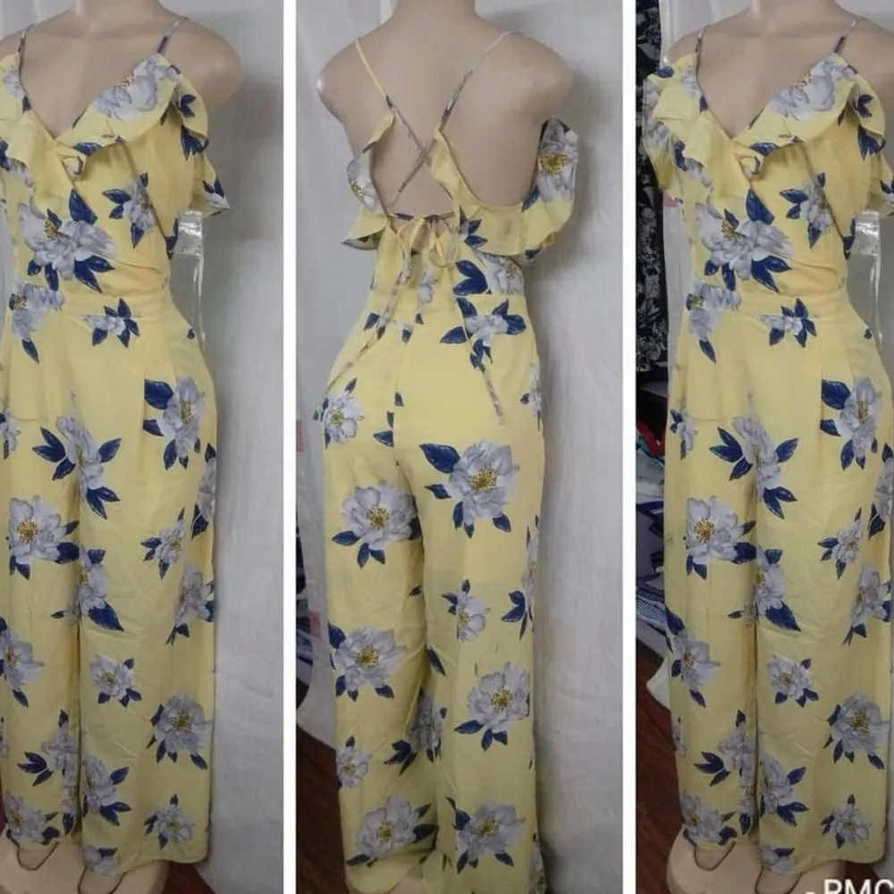 J By J.O.A 
Yellow Floral Jumpsuit Size Medium - Image 2