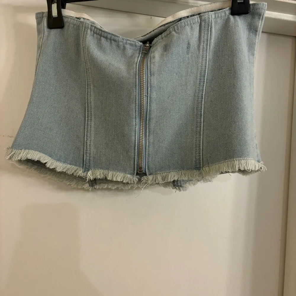 NWT  Domonique Strapless Denim Top in Denim Blue - Image 6