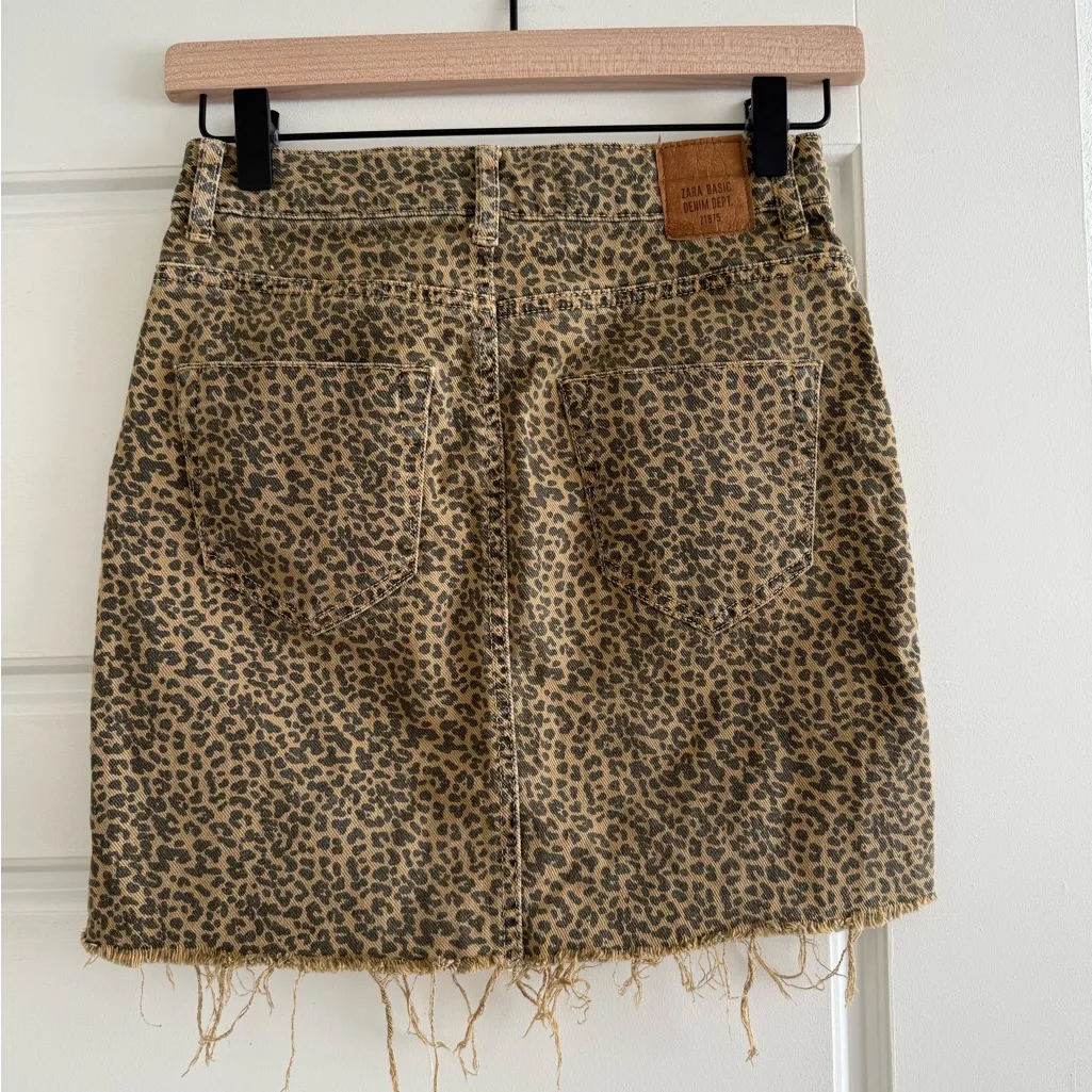 Zara Leopard Print Front Slit Mini Skirt Size Extra Small - Image 4