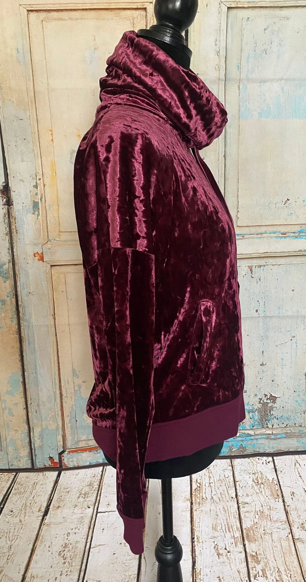 Velvet Funnel Neck Sweatshirt Sz M - Image 2