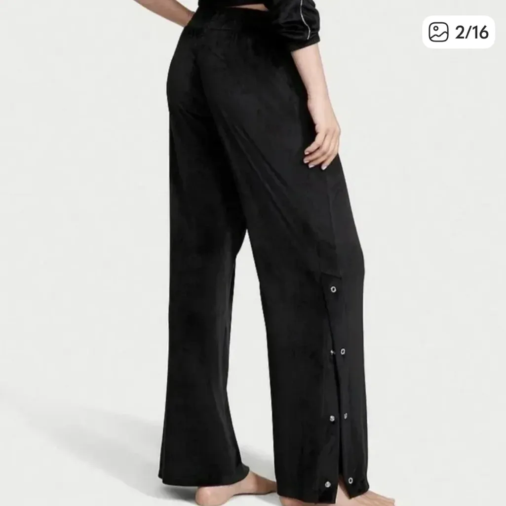 NWT! Victoria's Secret Lux Diamante Velour Snap Wide Leg Pants size small - Image 2