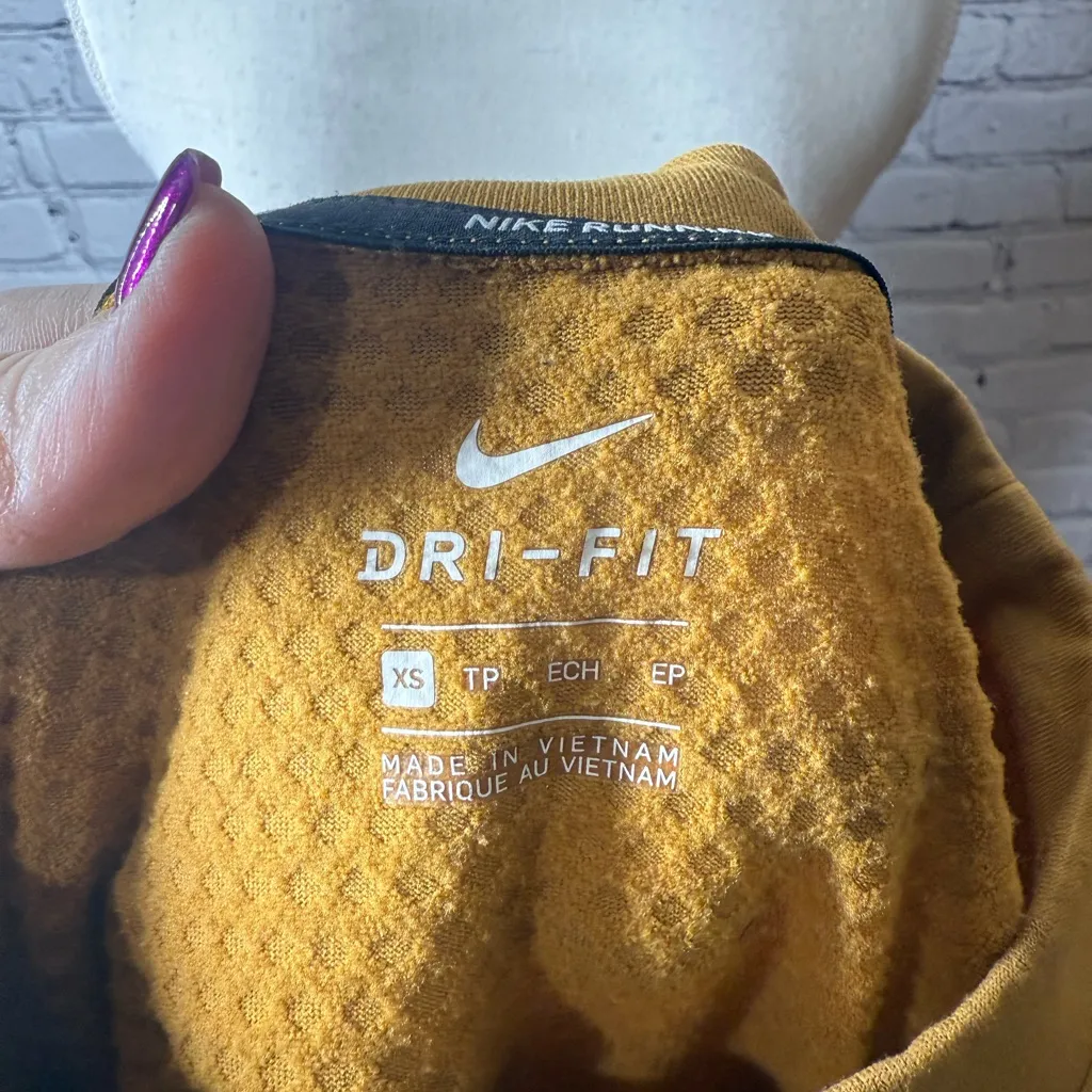 Nike Women's Therma sphere Long Sleeve running tee infrared sleeves XS - Image 14