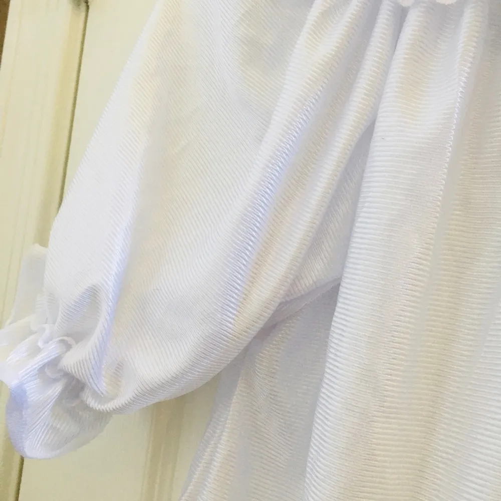 FINAL MARKDOWN Vintage ladies puffy sleeved top medium 8/10 White - Image 4