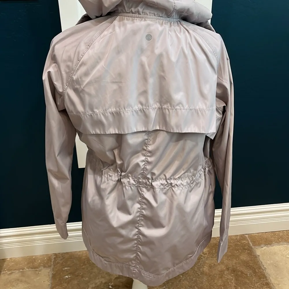 Apana hooded windbreaker. - Image 4