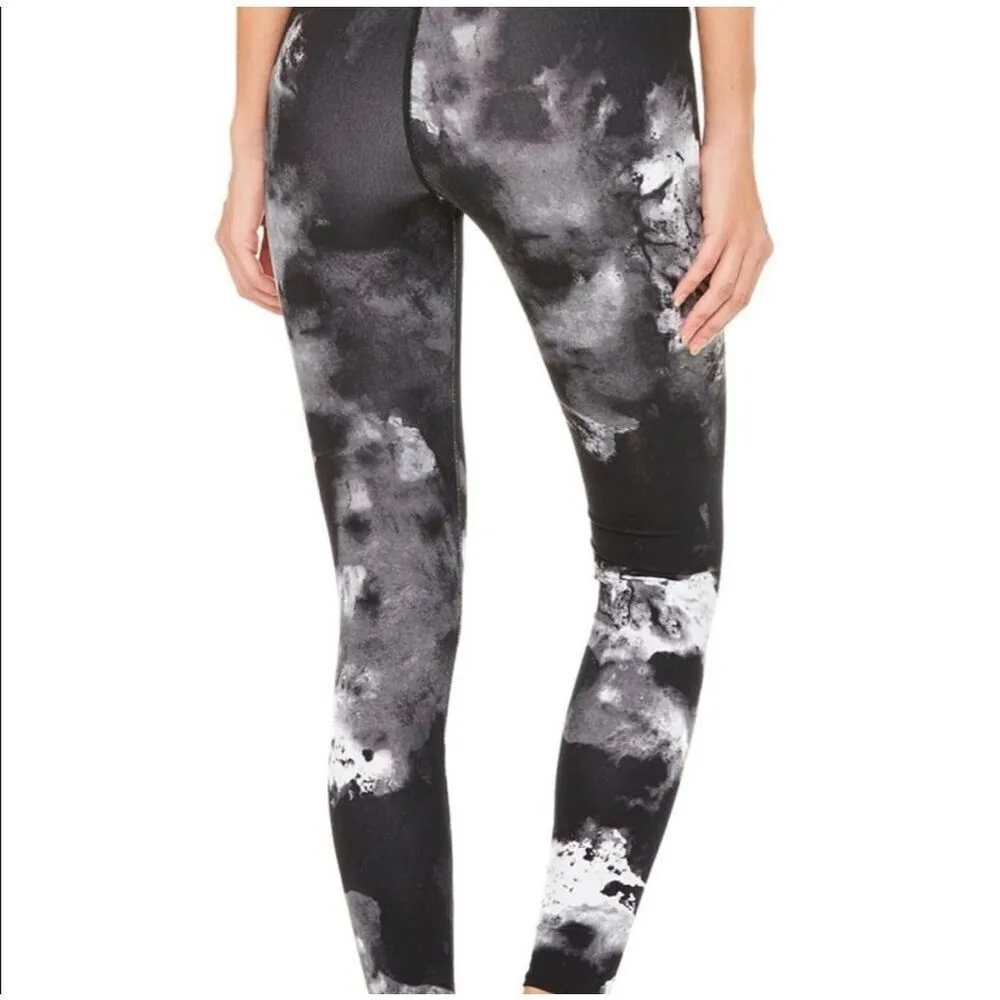 Alo Yoga airbrush leggings size xs black white pattern - Image 2