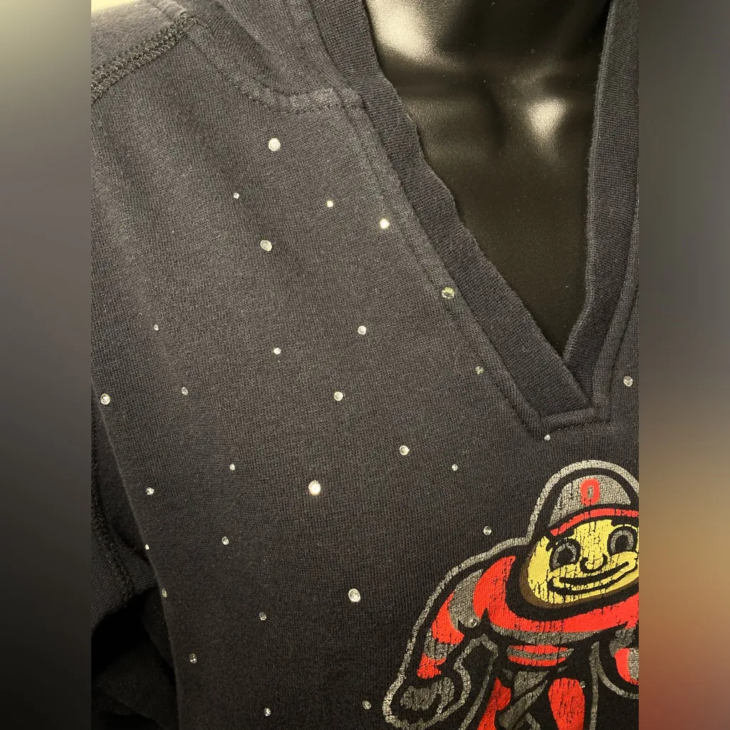 Soffe Vintage Ohio State Buckeyes Black Rhinestone V-Neck Hoodie Large (Medium) - Image 5