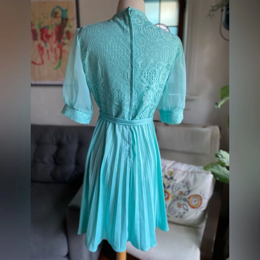 Vintage Lace Teal knee - Image 5