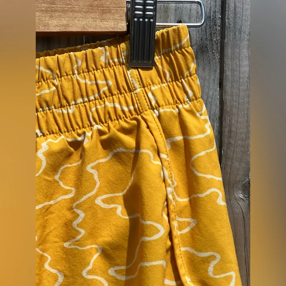 ATHLETA Printed MESH Racer RUN Shorts 4” - Image 5