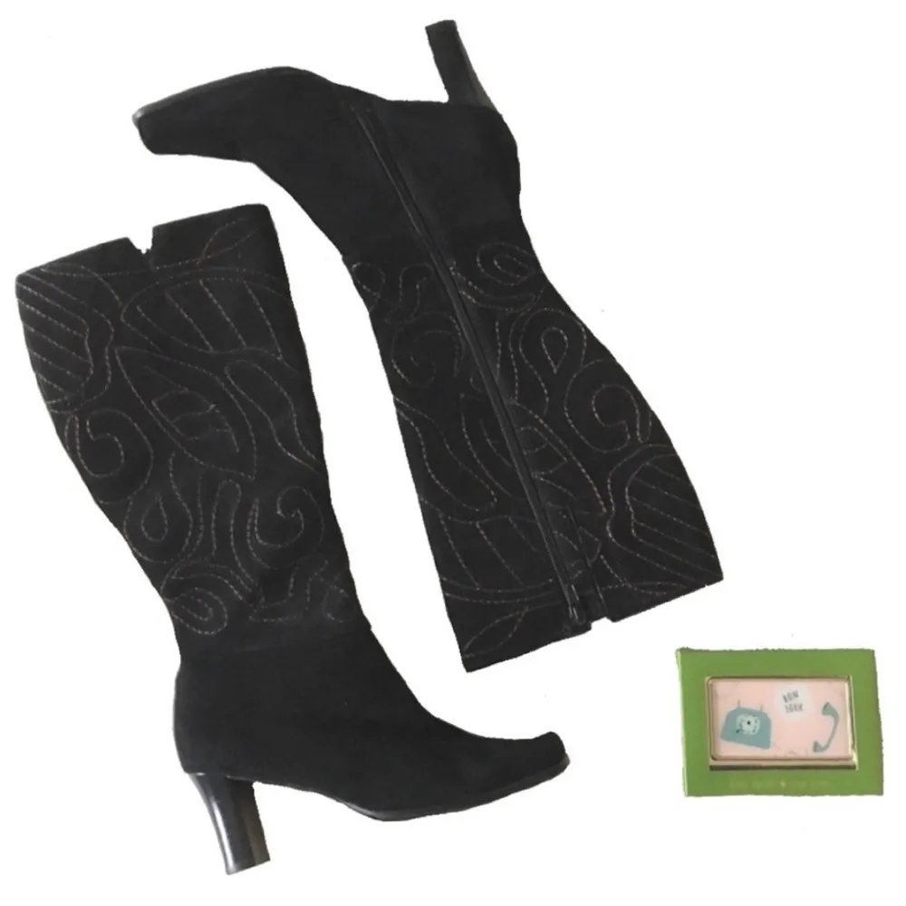 new Chico’s 𖦹 Italia Tall Embroidered Heeled Boots 𖦹 Black Suede 𖦹 Size 6M 𖦹 - Image 15