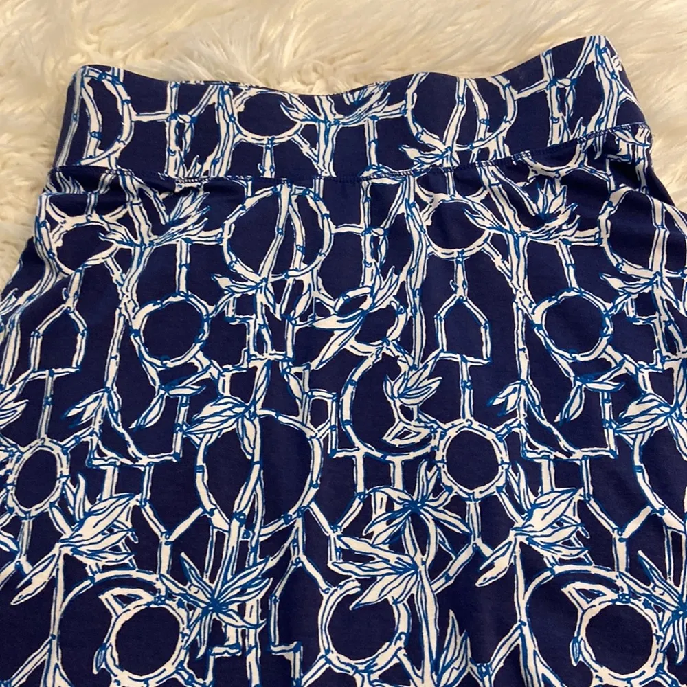Lilly Pulitzer Skirt size S BNWOT elastic waist length 20” blue and white design - Image 12