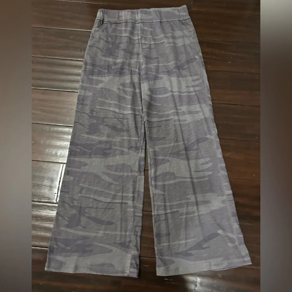 Lisa Todd Camo Chillin Mock Fly Pants Size XL Wide Leg Lounge Cotton $140 Gray - Image 2