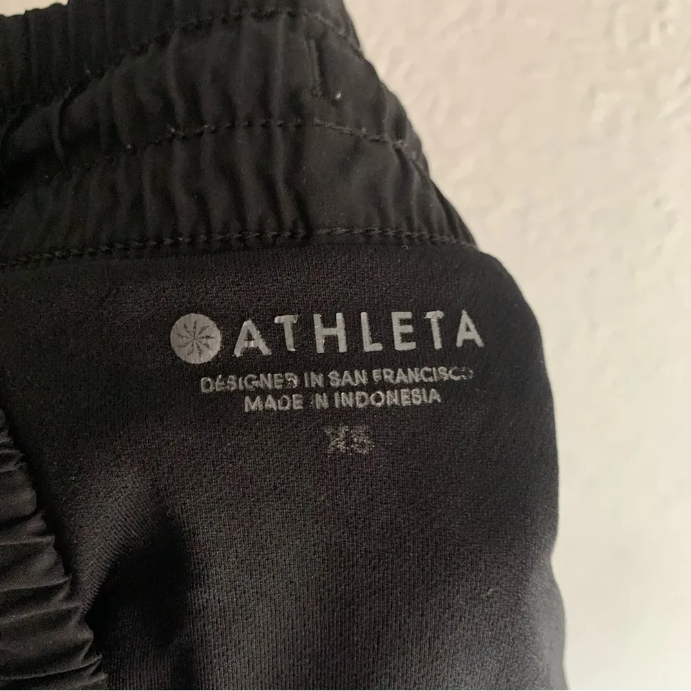 Athleta Mesh Racer Run Short Black Sz XS - Image 6