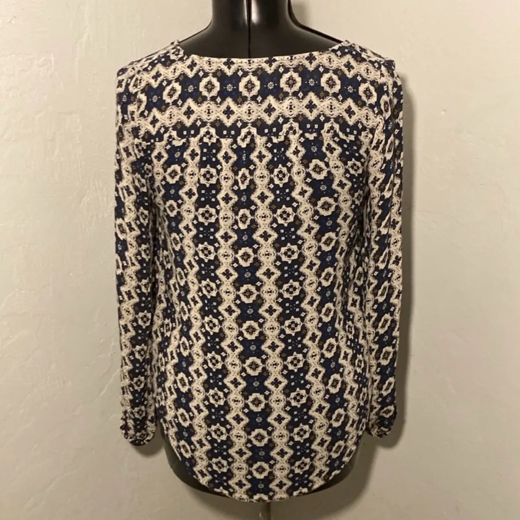 Lucky Brand Boho Navy and Cream Geometric Blouse - Image 8