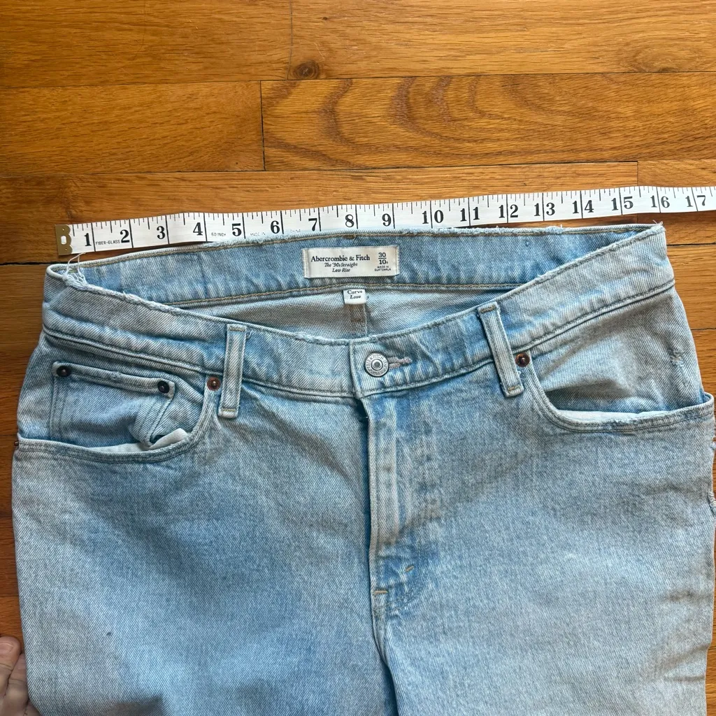 ABERCROMBIE & FITCH 90s Low Rise Curve Love Light Wash Denim Jeans size 30 - Image 3