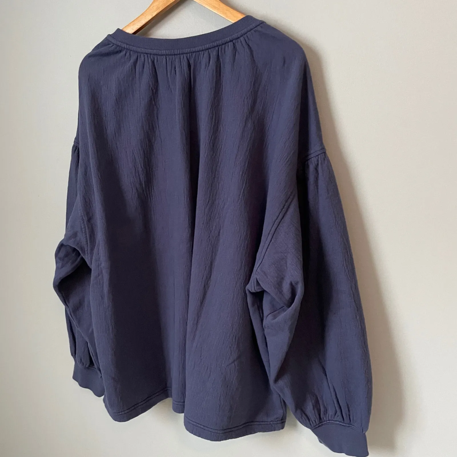 Aerie Navy Blue V Neck Bishop Sleeve Sweatshirt Top Size Women's XL - Image 4