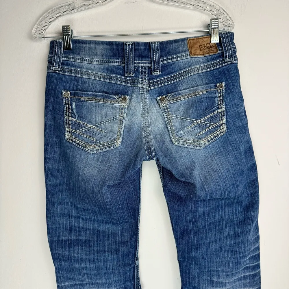 BKE Buckle Sabrina Bootcut Jeans Sz 27 Distressed Womens Embroidered Pockets - Image 11