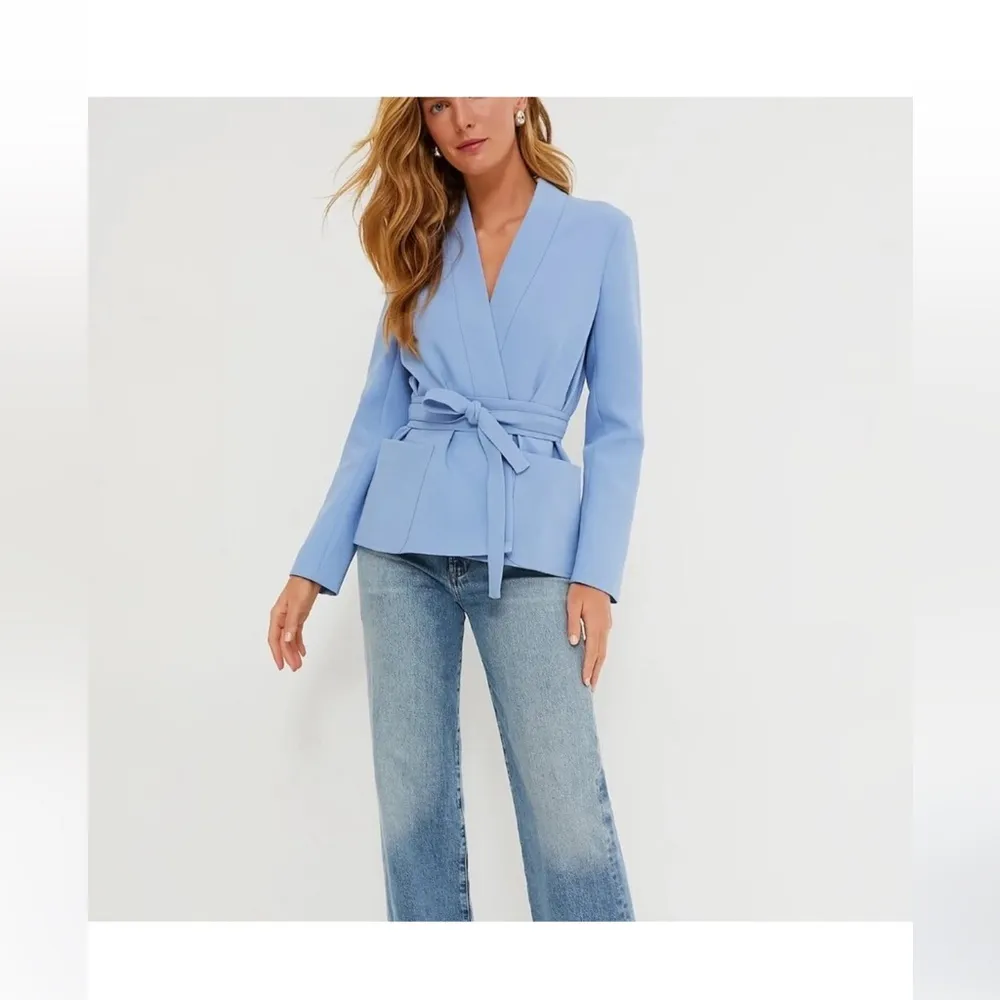 Tuckernuck Gracie wrap blazer jacket Ladies size large Cornflower blue - Image 4