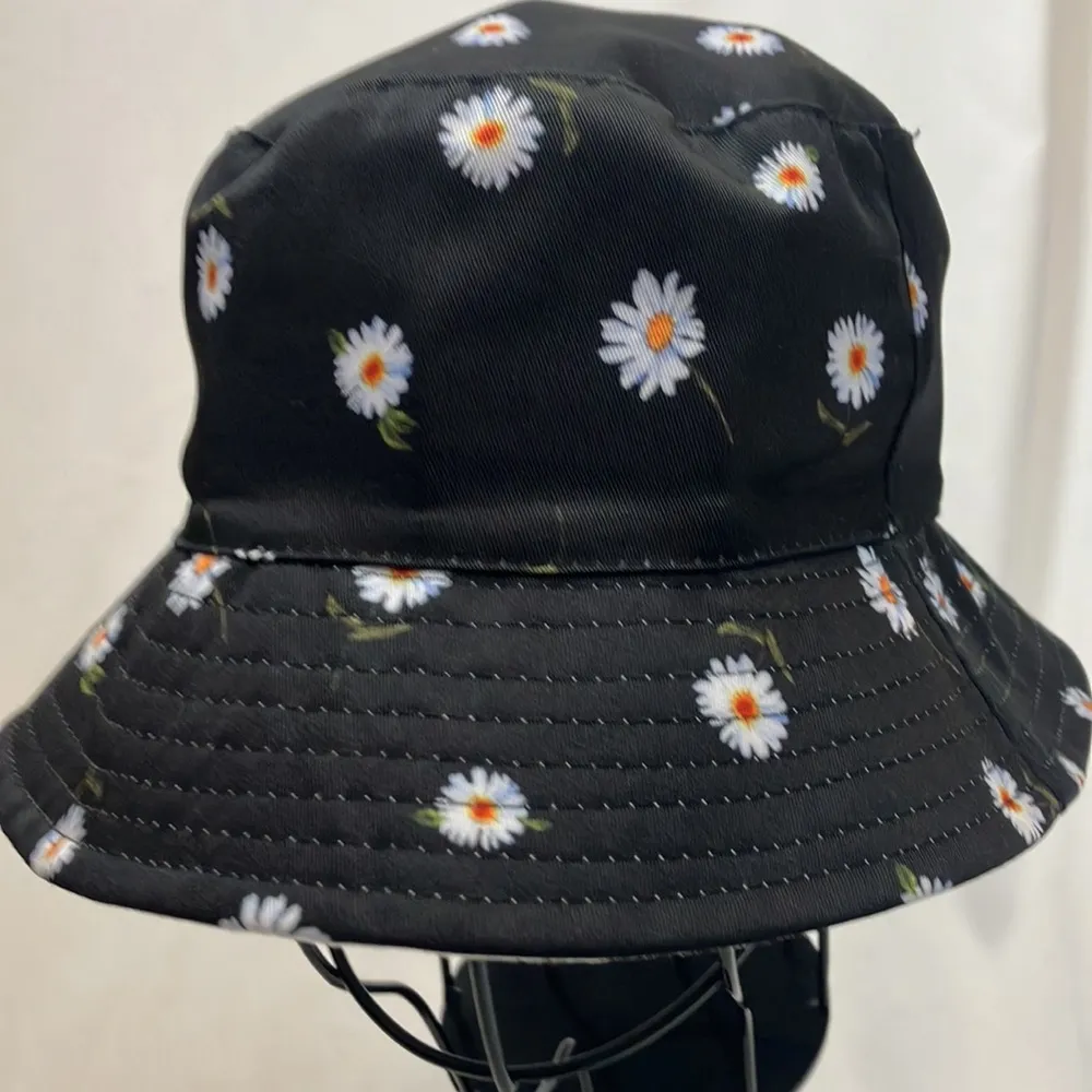 Alice + Olivia by Stacey Bendet reversible bucket hat - Image 2