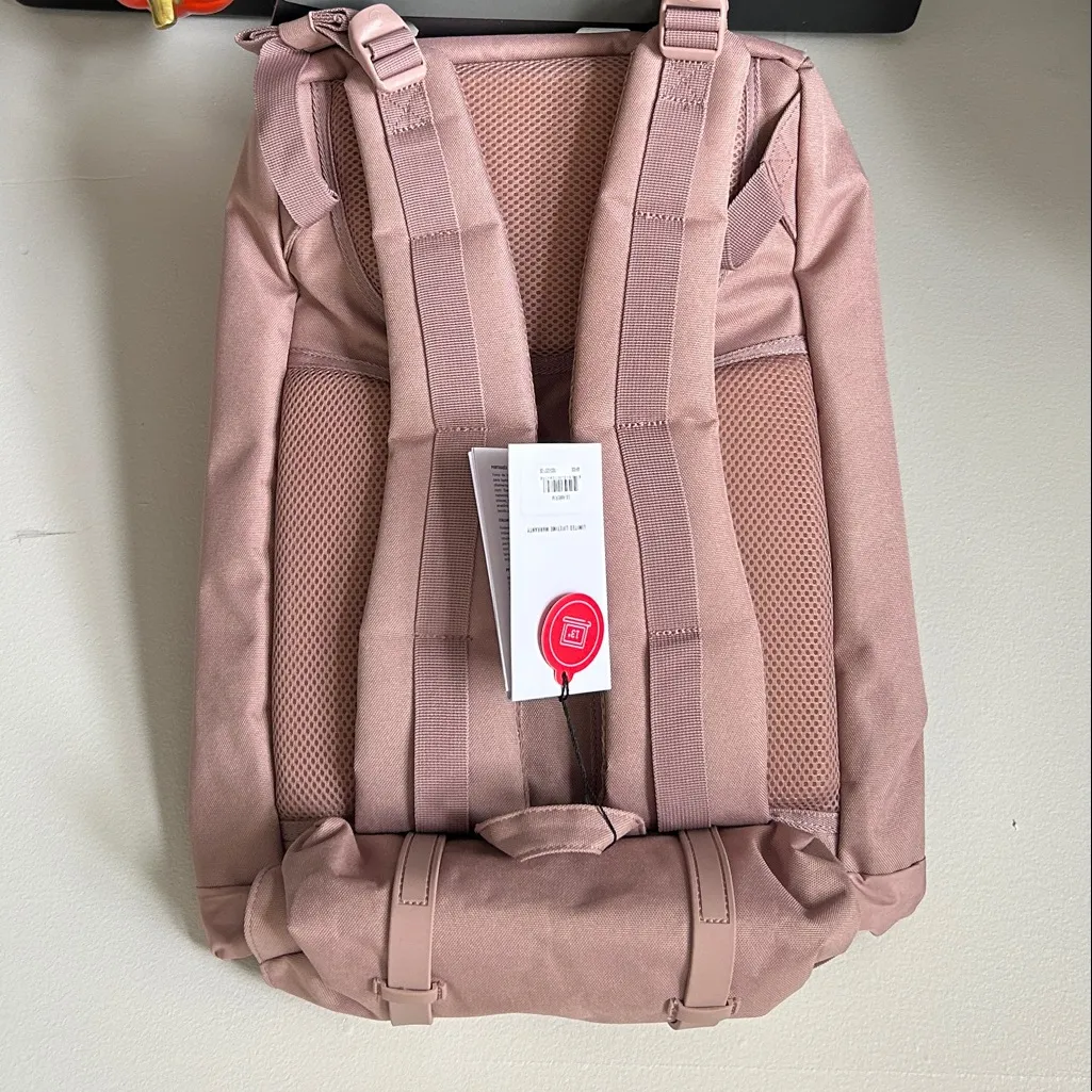 🎒 Herschel Little America Backpack – Rose Pink 🌸
Brand new with tags ✅ - Image 10