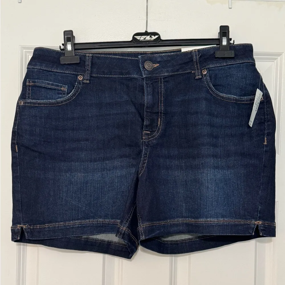 NWT m jeans by maurices Classic Mid Rise Stretch 5in Dark Wash Denim Shorts 16 - Image 3