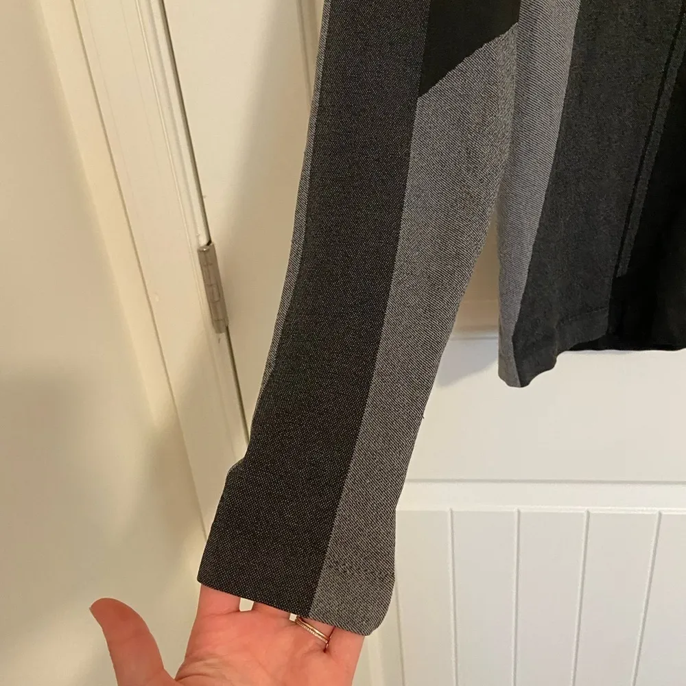 EUC | Kimberly women’s active quarter zip jacket‎ — large Black - Image 2