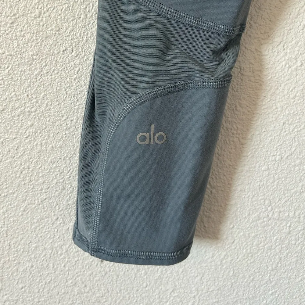 Alo yoga high waist coast crop leggings sz small - Image 6