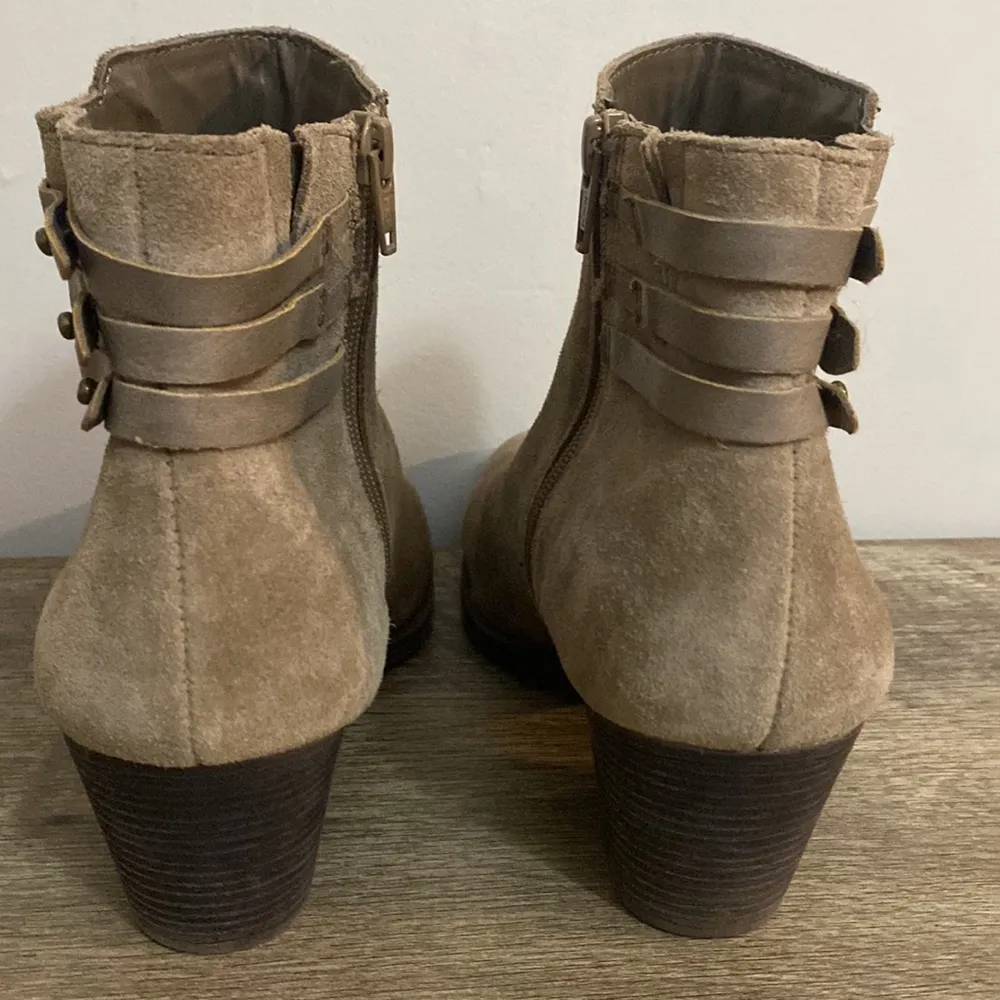 White mountain womens brown suede Taupe wedge ankle boots size 10 - Image 3